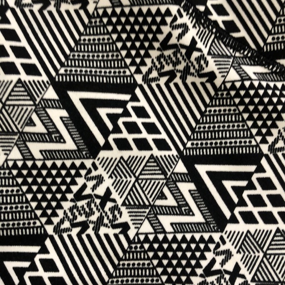 *****SOLD*****Victoria’s Secret Workout Crop Leggings 🖤 - Picture 2 of 5